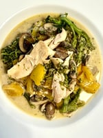 Hühnersuppe mit Brokkoli und Paprika