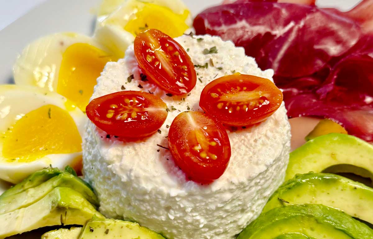 Frischkäse mit Eiern